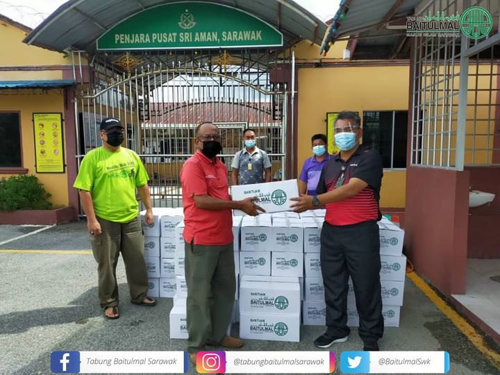 Penyerahan Bantuan Pek Makanan Kepada Wakil Keluarga Penjara Pusat Sri Aman Tabung Baitulmal Sarawak